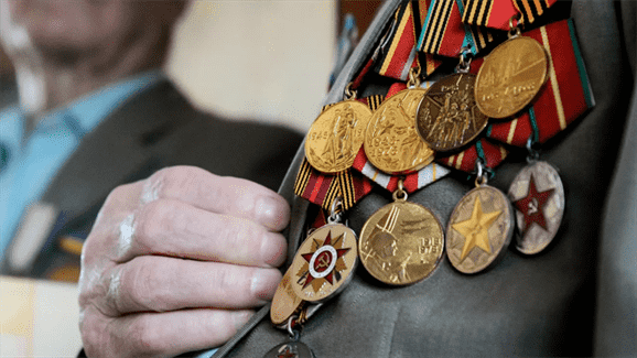 Сергей Собянин подписал распоряжение о выплатах ветеранам к годовщине битвы под Москвой
