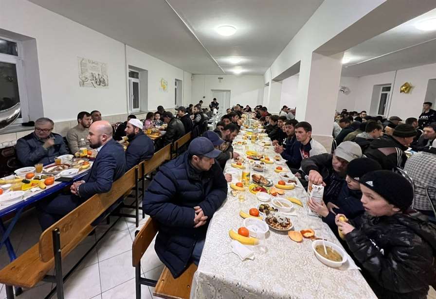 В Крыму прошел еще один ифтар, организованный сообществом молодых крымских татар