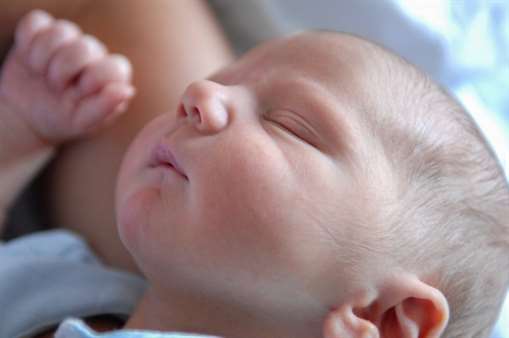 Депутаты и сенаторы предложили ввести сертификат для новорождённого ребенка