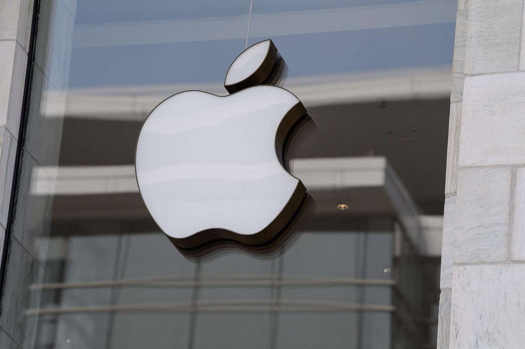 ФАС оштрафовал Apple на 1 миллиард рублей за бан российских приложений