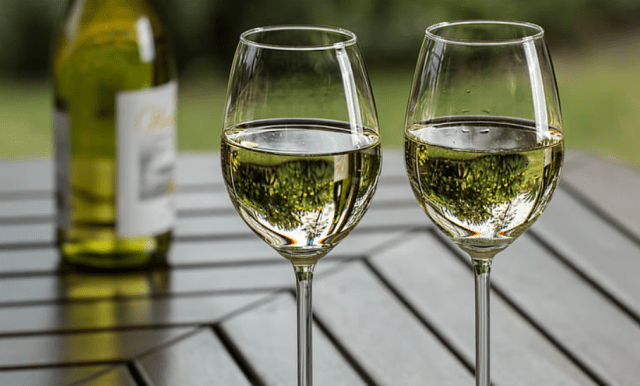бокалы и как ограничить потребление алкоголя