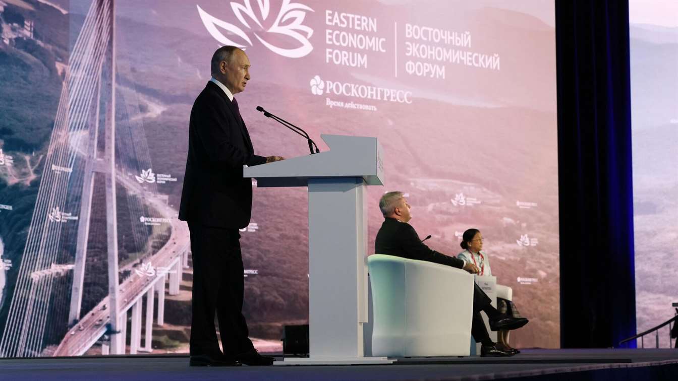 Путин: к 2030 году Россия утроит производство СПГ в Арктике