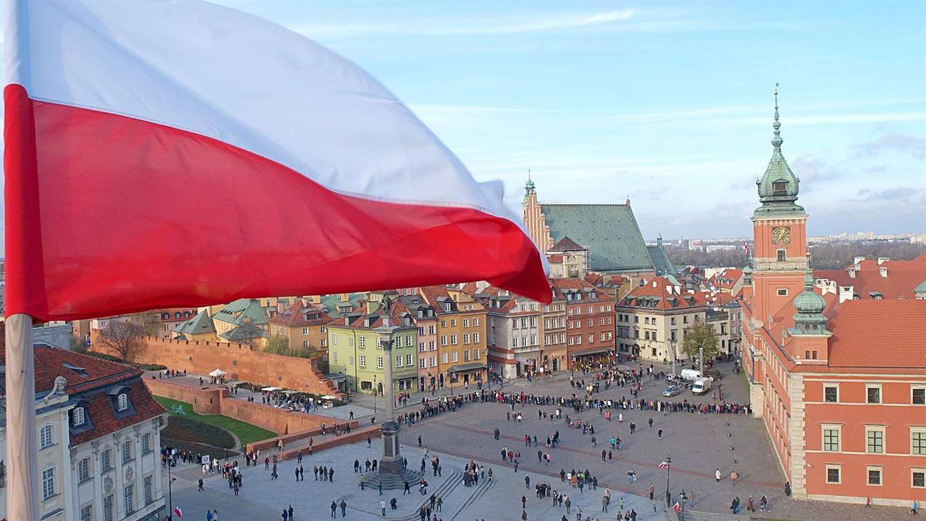 Правящая партия Польши планирует провести референдум по спорным вопросам, чтобы повысить явку на выборах