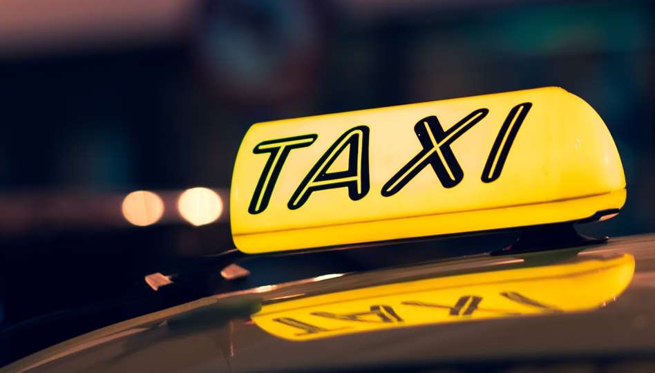 Турецкие таксисты требуют прекратить нелегальный извоз российских и украинских водителей
