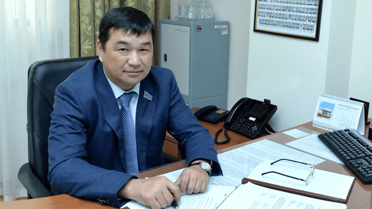 ЦИК Казахстана отстранил депутата, который поддержал СВО России