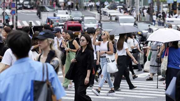 Японцы выступают за привлечение рабочих иностранцев в стране. С чем связано такое мнение население?