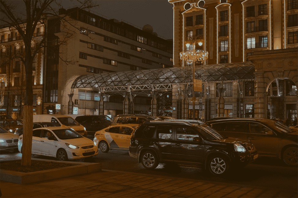 Власти Москвы рекомендовали такси в новогодние праздники не поднимать цену