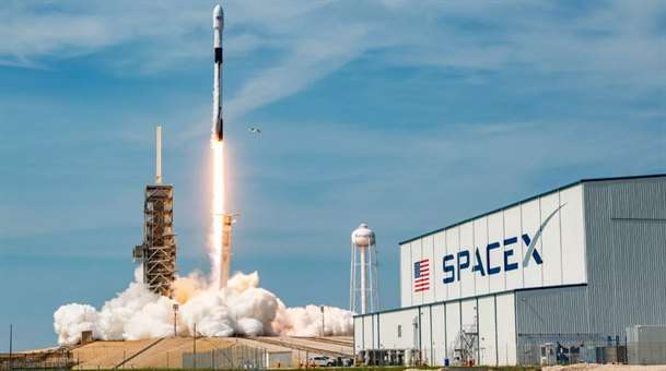 SpaceX отменила запуск Falcon Heavy за минуту до старта