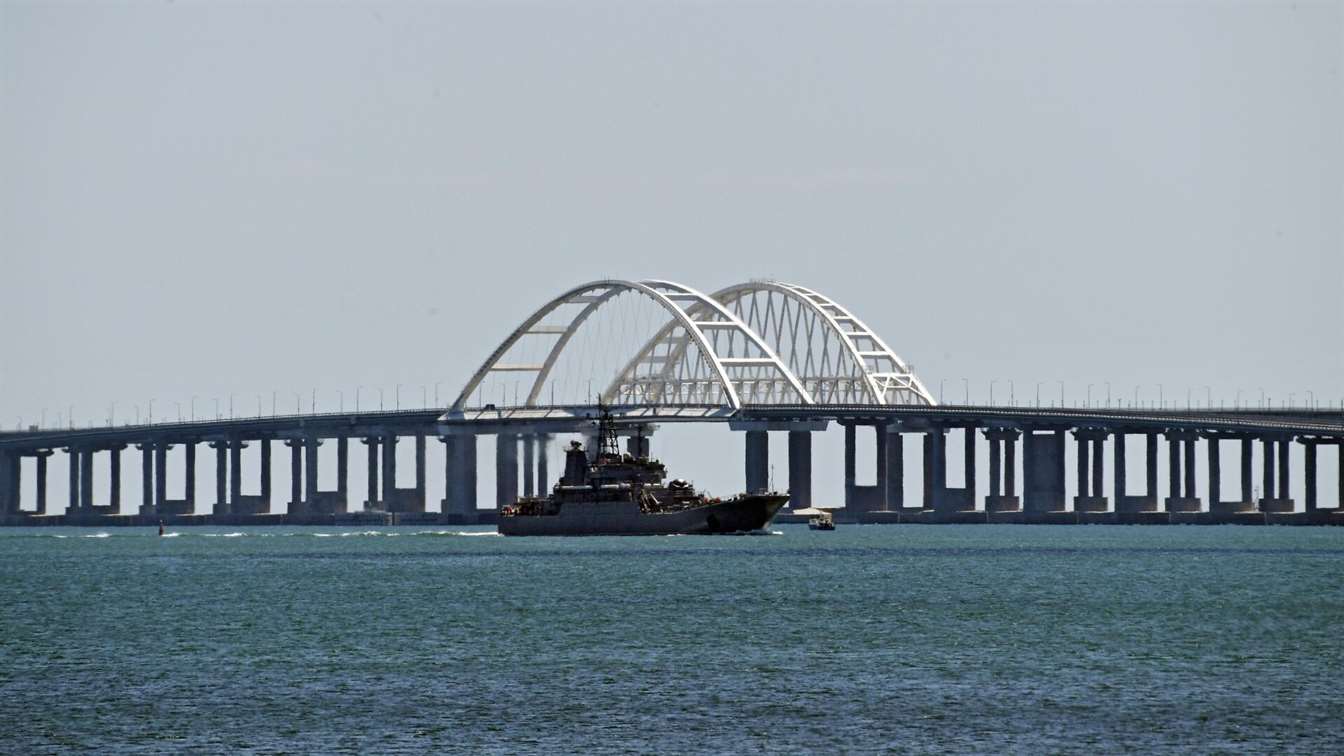 Движение по автомобильной части Крымского моста возобновится 15 сентября