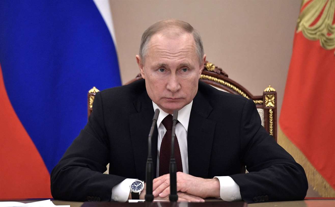 Путин разрешил временные сделки с подсанкционными компаниями