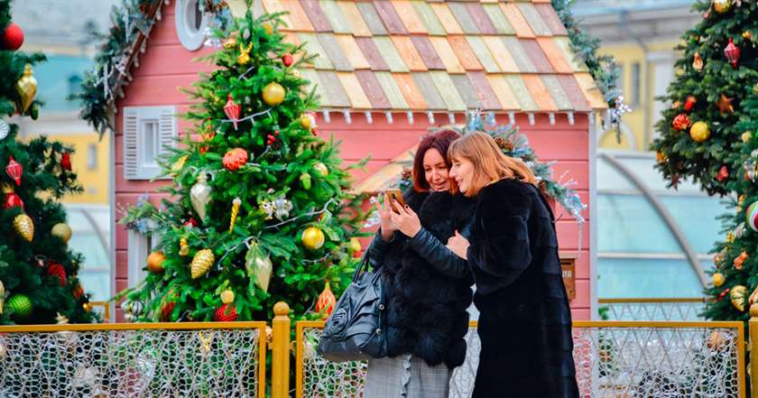 Ночные катания, прогулки и театр: 5 поводов провести новогодние каникулы в Москве
