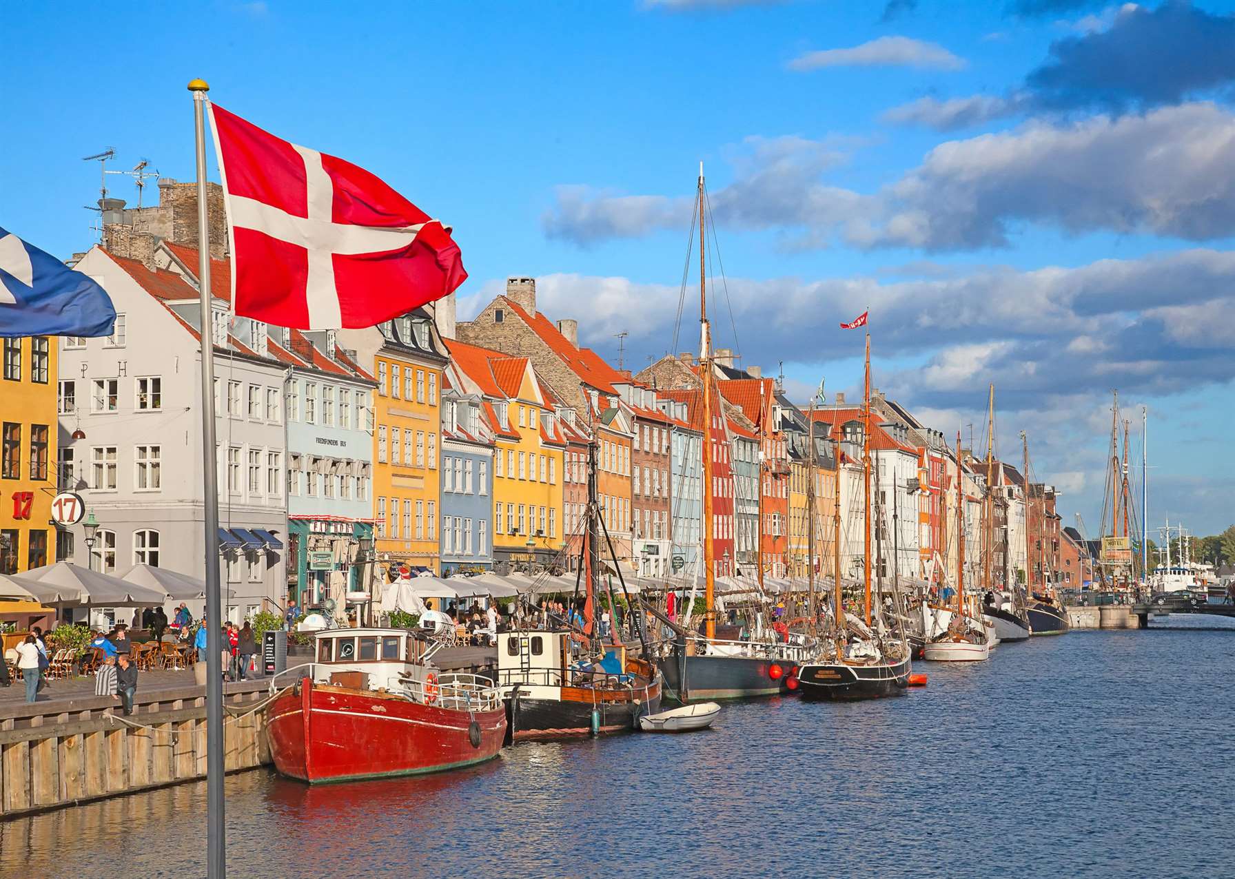 Консульский отдел посольства России в Дании закрывается на неопределенный срок