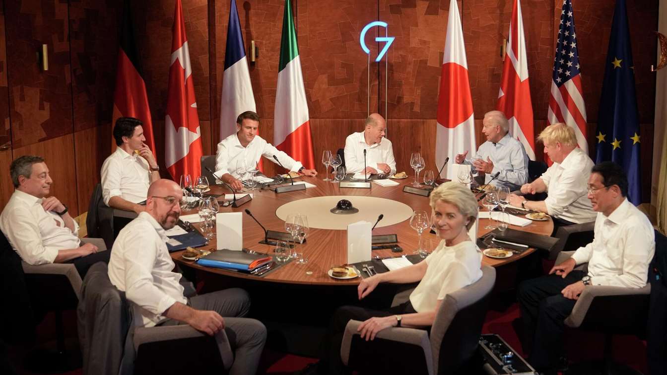 Страны G7 согласовали меры по введению потолка цен на российскую нефть