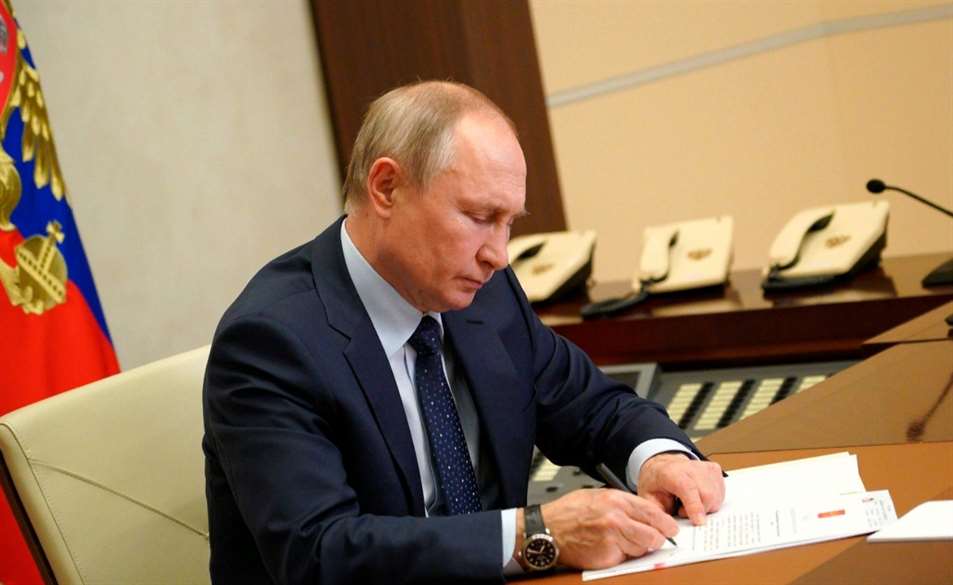 Путин подписал указ об ответе на «потолок цен» на нефть из России