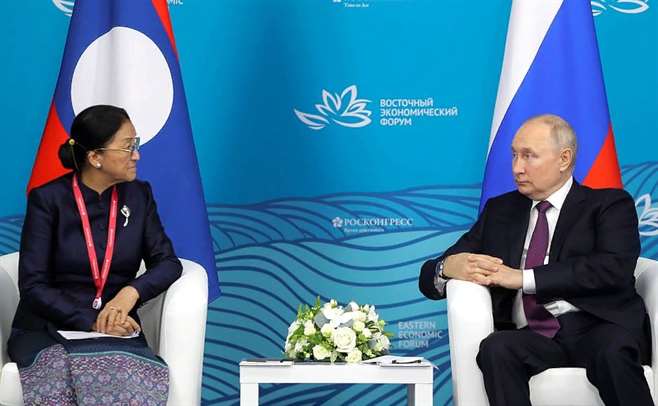 Путин пригласил в Россию президента Лаоса